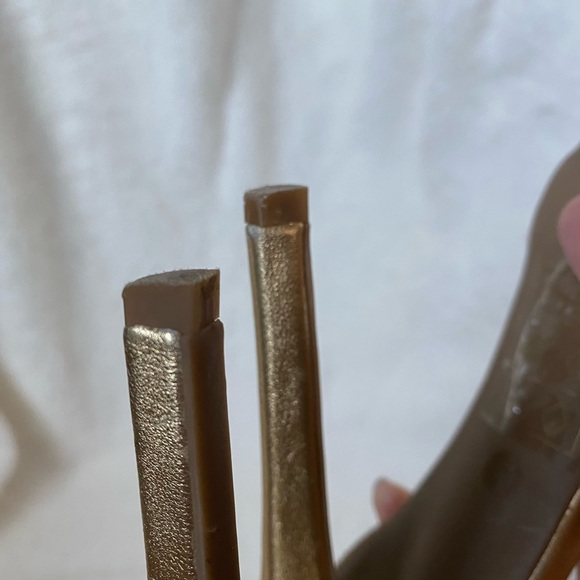 BEBE GOLD “SHIREEN” HEELS WITH GOLD CHAIN-LINK - Picture 5 of 11